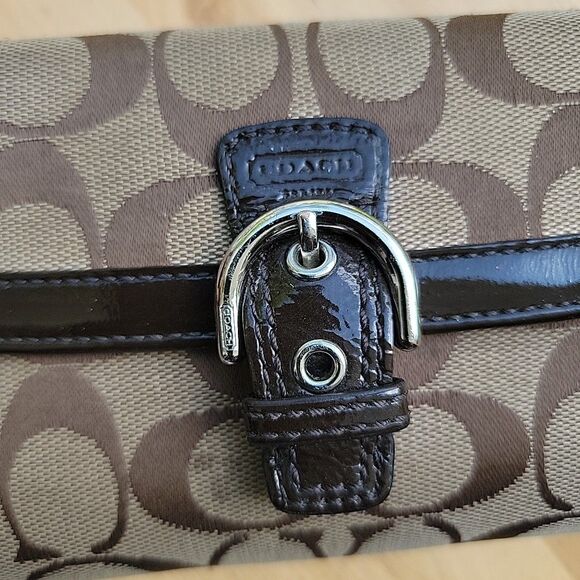 COACH TRI-FOLD Brown SIGNATURE C Monogram FABRIC LEATHER WALLET WITH BUCKLE - Picture 8 of 9